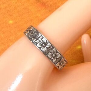 Vintage Sterling Silver Floral Band Ring Raised Flower Design